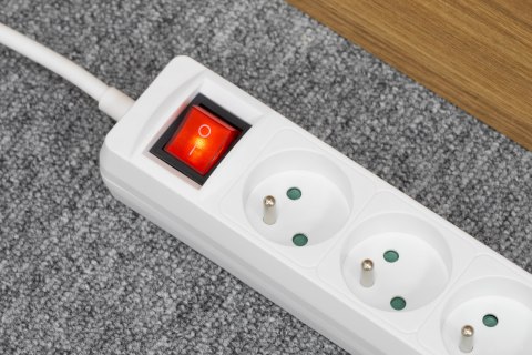 Przedłużacz sieciowy Rebel 3 gniazda + 2 gniazda USB z wyłacznikiem - 5m Przedłużacz sieciowy Rebel 3 gniazda + 2 gniazda USB z wyłacznikiem - 5m