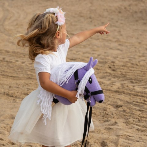 Hobby Horse Skippi A5 - koń na kiju - lawendowy fioletowy - kantar i wodze Hobby Horse Skippi A5 - koń na kiju - lawendowy fioletowy - kantar i wodze
