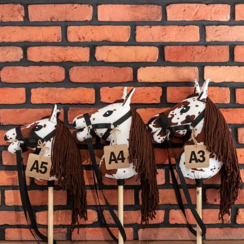 Hobby Horse Skippi A5 - w plamy - brązowe plamki - koń na kiju - kantar Hobby Horse Skippi A5 - w plamy - brązowe plamki - koń na kiju - kantar