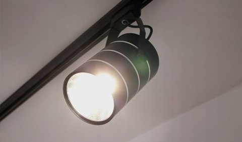 Lampa sklepowa led reflektor szynowy jednofazowy czarny 30w 2550 lm światło neutralne 4000k Lampa sklepowa led reflektor szynowy jednofazowy czarny 30w 2550 lm światło neutralne 4000k