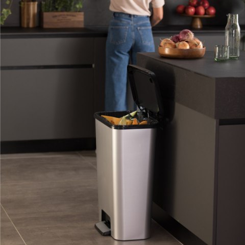 Kosz na śmieci z pedałem Compatta 50L inox Kosz na śmieci z pedałem Compatta 50L inox