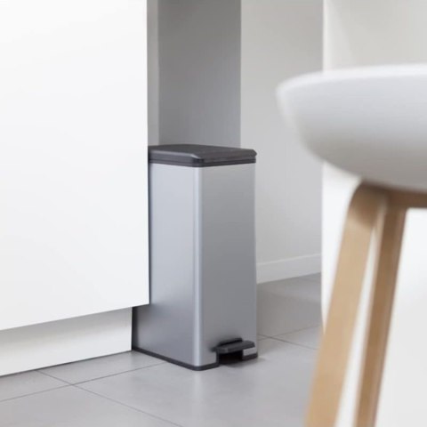 Kosz na śmieci z pedałem Slim Bin 40L Kosz na śmieci z pedałem Slim Bin 40L