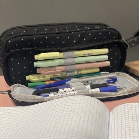 Piórnik rozkładany potrójny - czarny Maaleo 24511 Piórnik rozkładany potrójny - czarny Maaleo 24511
