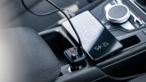Transmiter samochodowy FM z funkcją bluetooth Transmiter samochodowy FM z funkcją bluetooth