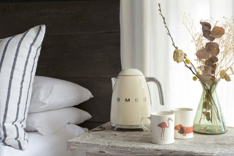 Czajnik elektryczny SMEG KLF03CREU kremowy Czajnik elektryczny SMEG KLF03CREU kremowy