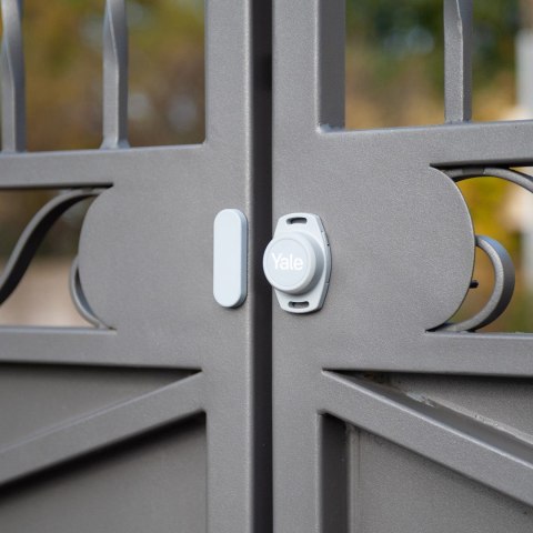 Yale Inteligentny sterownik do garażu 1x Smart Opener , 1x Door Position Sensor, 1x Magnes, 2x Dodatkowy kabel, 2x Taśma instala