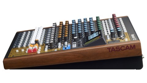 Tascam Model 12 - 10-kanałowy mikser z 12-ścieżkowym rejestratorem Tascam Model 12 - 10-kanałowy mikser z 12-ścieżkowym rejestratorem