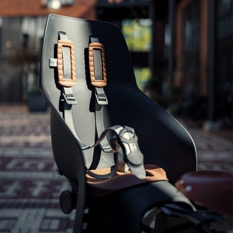 URBAN IKI Tylny fotelik U-me Easyfix NA BAGAŻNIK kolor BLACK/BROWN URBAN IKI Tylny fotelik U-me Easyfix NA BAGAŻNIK kolor BLACK/BROWN