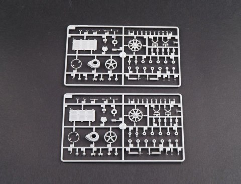 Model plastikowy chtz s-65 rosyjski ciągnik Model plastikowy chtz s-65 rosyjski ciągnik