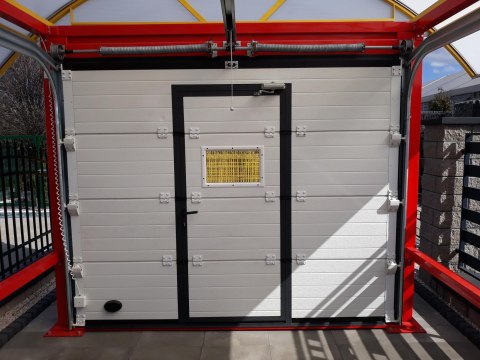 Brama garażowa segmentowa Jarmex z napędem DEA (Wymiar: 2370x2500mm) Brama garażowa segmentowa Jarmex z napędem DEA (Wymiar: 2370x2500mm)