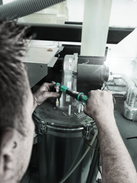 KLUCZ DYNAMOMETRYCZNY SAFE-TORQUE A 1 1/4'',2-12NM,10CZ. KLUCZ DYNAMOMETRYCZNY SAFE-TORQUE A 1 1/4'',2-12NM,10CZ.