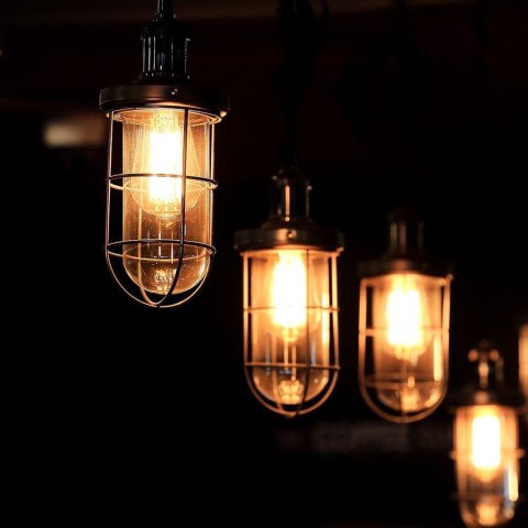 Żarówka LED V-TAC 4W E27 Filament Bursztyn Vintage ST64 VT-1964 2200K 350lm Żarówka LED V-TAC 4W E27 Filament Bursztyn Vintage ST64 VT-1964 2200K 350lm