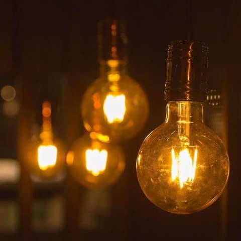 Żarówka LED V-TAC 6W Filament E27 Kula Glob G125 Bursztyn VT-1956 2200K 550lm Żarówka LED V-TAC 6W Filament E27 Kula Glob G125 Bursztyn VT-1956 2200K 550lm