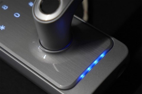 Klamka z kontrolerem dostępu EURA ELH-01H4 silver Klamka z kontrolerem dostępu EURA ELH-01H4 silver